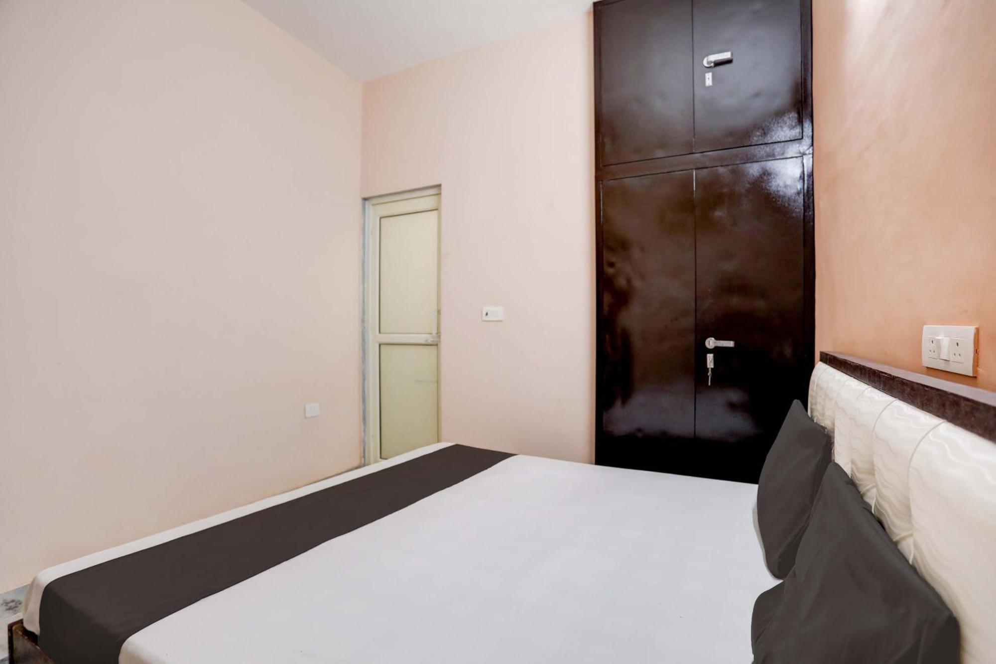 Hotel O Tilak Hotel 24 Sector 27 Near By Vinayak Hospital Gali No-6 Noida Exterior photo
